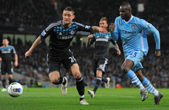 将双腿弯曲 将双腿弯曲